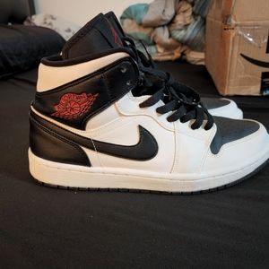 Jordan 1 mid reverse black toe size 11 men